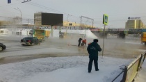 В Екатеринбурге машины вмерзли в дорогу из-за прорыва трубопровода В Екатеринбурге машины вмерзли в дорогу из-за прорыва трубопровода