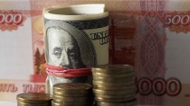 Биржевой курс доллара снова побил исторический максимум Биржевой курс доллара снова побил исторический максимум