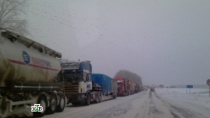 Трасса Оренбург Орск вновь перекрыта из-за метели Трасса Оренбург Орск вновь перекрыта из-за метели