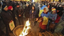 «Народное вече» в Киеве требует отставки правительства и военного положения в Донбассе «Народное вече» в Киеве требует отставки правительства и военного положения в Донбассе
