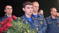 Воркута простилась со спасателями, погибшими при поисках шахтеров Воркута простилась со спасателями, погибшими при поисках шахтеров