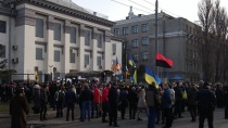 Посольство РФ в Киеве подверглось второй за сутки атаке Посольство РФ в Киеве подверглось второй за сутки атаке