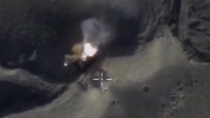 Минобороны показало кадры охоты ВКС на танк ИГ Минобороны показало кадры охоты ВКС на танк ИГ