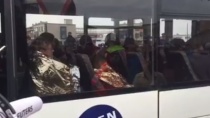 Спасатели эвакуируют пострадавших с места взрыва в Брюсселе Спасатели эвакуируют пострадавших с места взрыва в Брюсселе