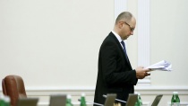 Премьер-министр Украины Арсений Яценюк подал в отставку Премьер-министр Украины Арсений Яценюк подал в отставку