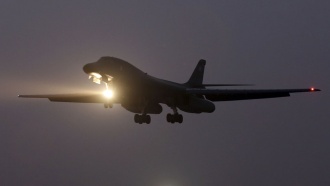    B-1    .       B-1 Lancer             . , , ,    , ..Ru: , ,   