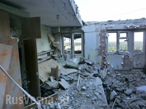 Последствия обстрелов города Снежное: разрушение дома, разбитые улицы (фото, видео) | Русская весна
