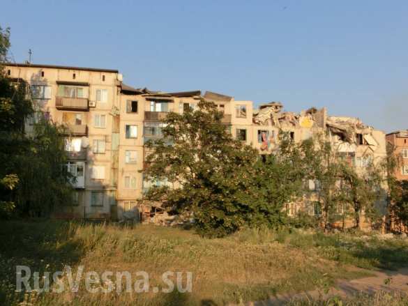 Последствия обстрелов города Снежное: разрушение дома, разбитые улицы (фото, видео) | Русская весна