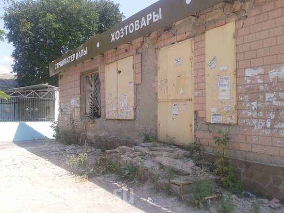 Лутугино в огне: взорванные дома, поврежденные церкви, сожженные здания (Фотолента) | Русская весна