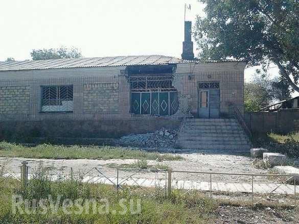 Лутугино в огне: взорванные дома, поврежденные церкви, сожженные здания (Фотолента) | Русская весна