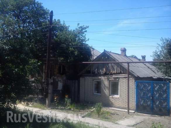 Лутугино в огне: взорванные дома, поврежденные церкви, сожженные здания (Фотолента) | Русская весна