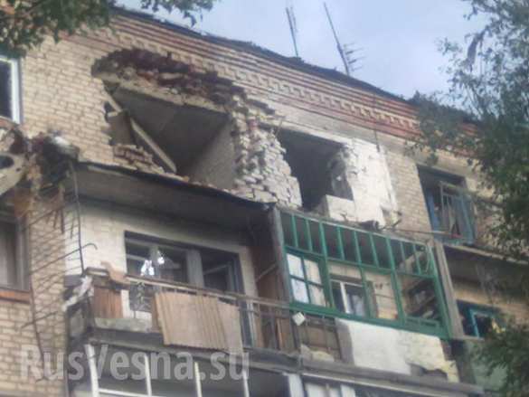 Лутугино в огне: взорванные дома, поврежденные церкви, сожженные здания (Фотолента) | Русская весна