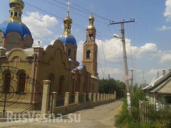 Лутугино в огне: взорванные дома, поврежденные церкви, сожженные здания (Фотолента) | Русская весна