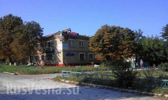 Лутугино в огне: взорванные дома, поврежденные церкви, сожженные здания (Фотолента) | Русская весна