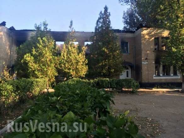 Лутугино в огне: взорванные дома, поврежденные церкви, сожженные здания (Фотолента) | Русская весна