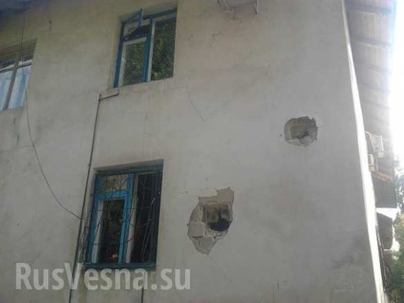 Лутугино в огне: взорванные дома, поврежденные церкви, сожженные здания (Фотолента) | Русская весна