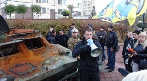 Какую технику "Азов" притащил под видом трофейной в Киев? Какую технику "Азов" притащил под видом трофейной в Киев?