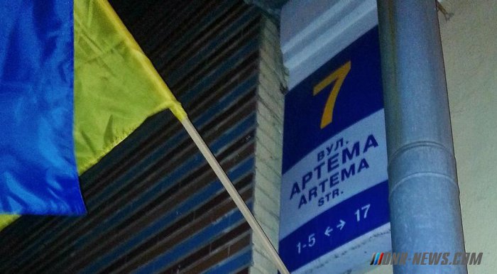 Украинские националисты в Киеве уничтожили памятник основателю Донецкой Республики Украинские националисты в Киеве уничтожили памятник основателю Донецкой Республики