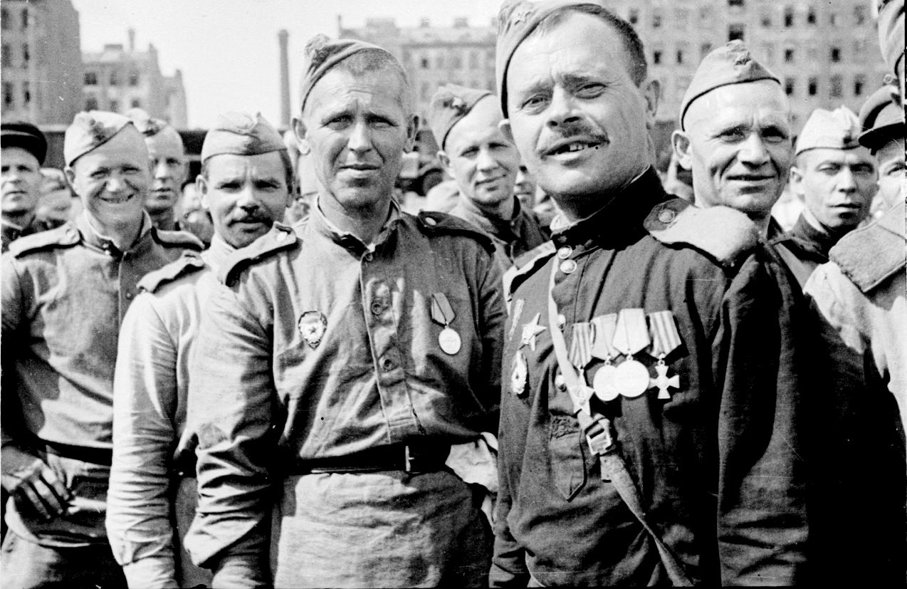  ,        .     ,    ... 12  1945 .