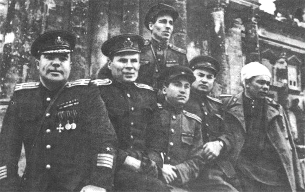 , ,       ,  1945 .