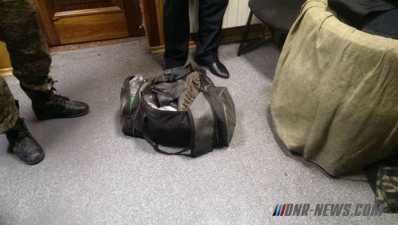 Бойцы АТО привезли в Киев пару гранат и патроны на заказ Бойцы АТО привезли в Киев пару гранат и патроны на заказ