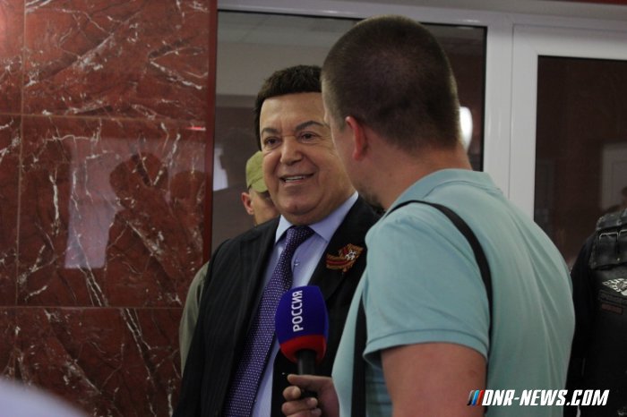 Кобзон пожертвовал больнице в ЛНР медикаментов на 5,5 млн рублей Кобзон пожертвовал больнице в ЛНР медикаментов на 5,5 млн рублей