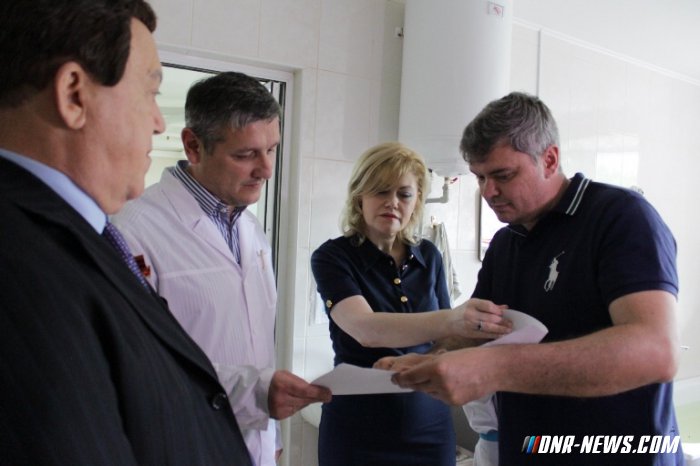 Кобзон пожертвовал больнице в ЛНР медикаментов на 5,5 млн рублей Кобзон пожертвовал больнице в ЛНР медикаментов на 5,5 млн рублей