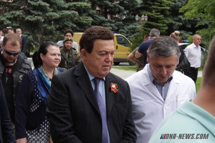 Кобзон пожертвовал больнице в ЛНР медикаментов на 5,5 млн рублей Кобзон пожертвовал больнице в ЛНР медикаментов на 5,5 млн рублей