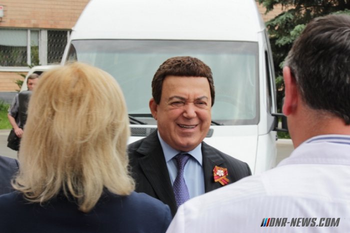 Кобзон пожертвовал больнице в ЛНР медикаментов на 5,5 млн рублей Кобзон пожертвовал больнице в ЛНР медикаментов на 5,5 млн рублей