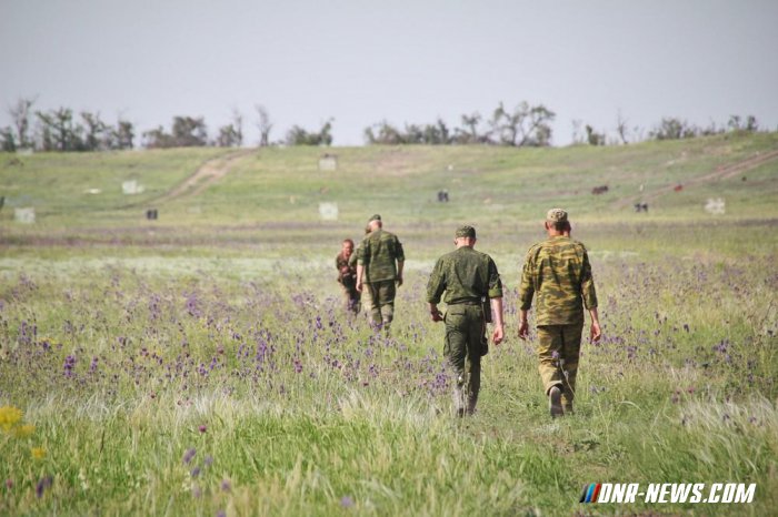 Народная милиция на полигоне под Луганском испытала "Змея Горыныча" Народная милиция на полигоне под Луганском испытала "Змея Горыныча"