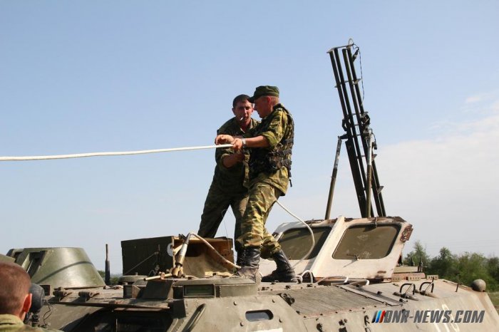 Народная милиция на полигоне под Луганском испытала "Змея Горыныча" Народная милиция на полигоне под Луганском испытала "Змея Горыныча"