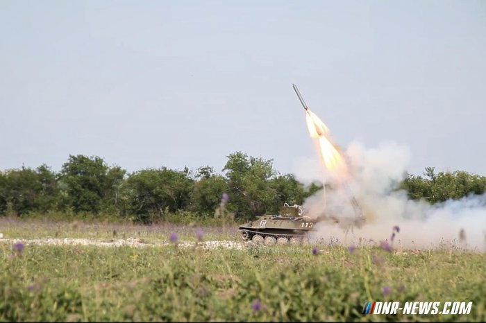 Народная милиция на полигоне под Луганском испытала "Змея Горыныча" Народная милиция на полигоне под Луганском испытала "Змея Горыныча"