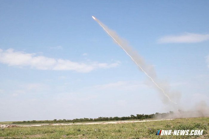 Народная милиция на полигоне под Луганском испытала "Змея Горыныча" Народная милиция на полигоне под Луганском испытала "Змея Горыныча"