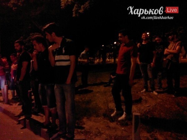 В Харькове неизвестные устроили погром с резней в студенческом городке В Харькове неизвестные устроили погром с резней в студенческом городке