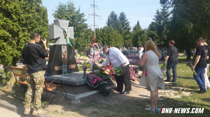 Депутаты Рады почтили память Сашка Белого Депутаты Рады почтили память Сашка Белого