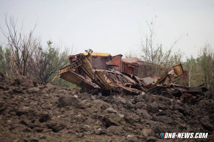 ВСУ используют оружие высокой мощности в перемирие. Результат обстрела. 17.06.2015 ВСУ используют оружие высокой мощности в перемирие. Результат обстрела. 17.06.2015