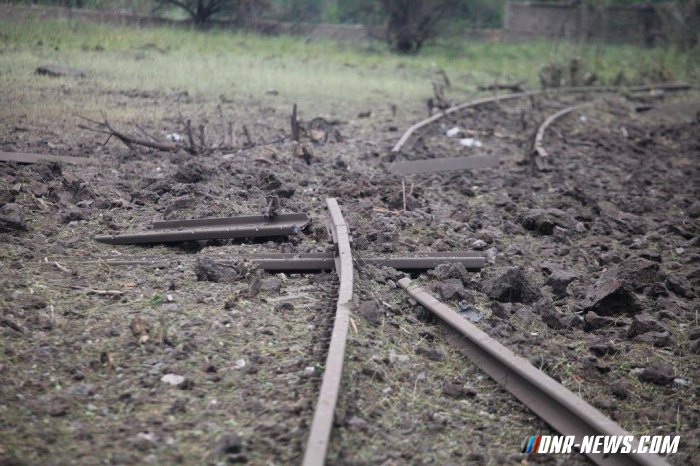 ВСУ используют оружие высокой мощности в перемирие. Результат обстрела. 17.06.2015 ВСУ используют оружие высокой мощности в перемирие. Результат обстрела. 17.06.2015