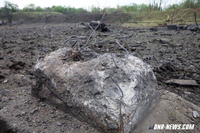 ВСУ используют оружие высокой мощности в перемирие. Результат обстрела. 17.06.2015 ВСУ используют оружие высокой мощности в перемирие. Результат обстрела. 17.06.2015
