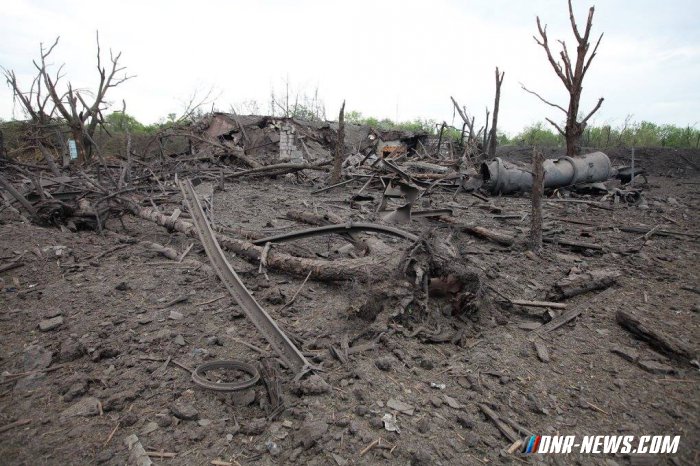 ВСУ используют оружие высокой мощности в перемирие. Результат обстрела. 17.06.2015 ВСУ используют оружие высокой мощности в перемирие. Результат обстрела. 17.06.2015