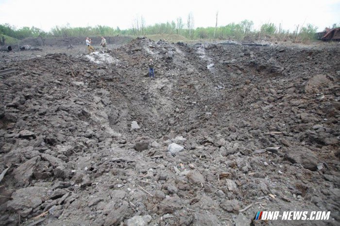 ВСУ используют оружие высокой мощности в перемирие. Результат обстрела. 17.06.2015 ВСУ используют оружие высокой мощности в перемирие. Результат обстрела. 17.06.2015