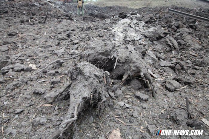 ВСУ используют оружие высокой мощности в перемирие. Результат обстрела. 17.06.2015 ВСУ используют оружие высокой мощности в перемирие. Результат обстрела. 17.06.2015