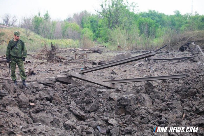 ВСУ используют оружие высокой мощности в перемирие. Результат обстрела. 17.06.2015 ВСУ используют оружие высокой мощности в перемирие. Результат обстрела. 17.06.2015