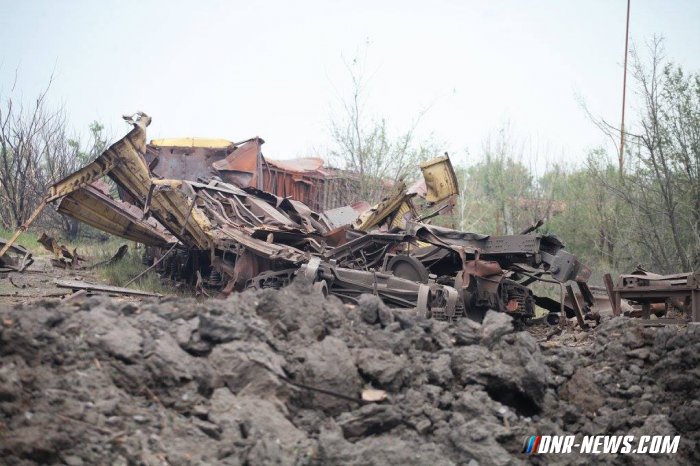 ВСУ используют оружие высокой мощности в перемирие. Результат обстрела. 17.06.2015 ВСУ используют оружие высокой мощности в перемирие. Результат обстрела. 17.06.2015