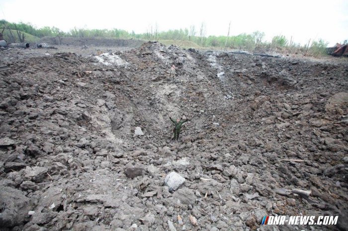 ВСУ используют оружие высокой мощности в перемирие. Результат обстрела. 17.06.2015 ВСУ используют оружие высокой мощности в перемирие. Результат обстрела. 17.06.2015