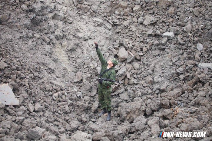 ВСУ используют оружие высокой мощности в перемирие. Результат обстрела. 17.06.2015 ВСУ используют оружие высокой мощности в перемирие. Результат обстрела. 17.06.2015