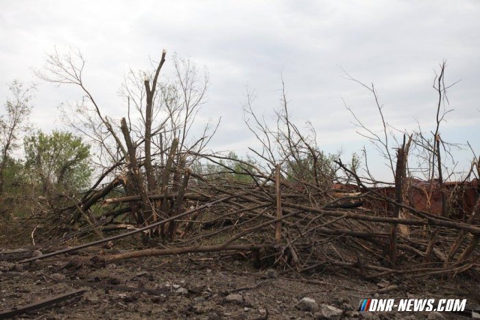 ВСУ используют оружие высокой мощности в перемирие. Результат обстрела. 17.06.2015 ВСУ используют оружие высокой мощности в перемирие. Результат обстрела. 17.06.2015