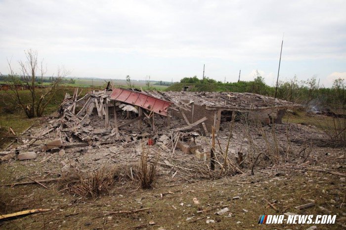 ВСУ используют оружие высокой мощности в перемирие. Результат обстрела. 17.06.2015 ВСУ используют оружие высокой мощности в перемирие. Результат обстрела. 17.06.2015