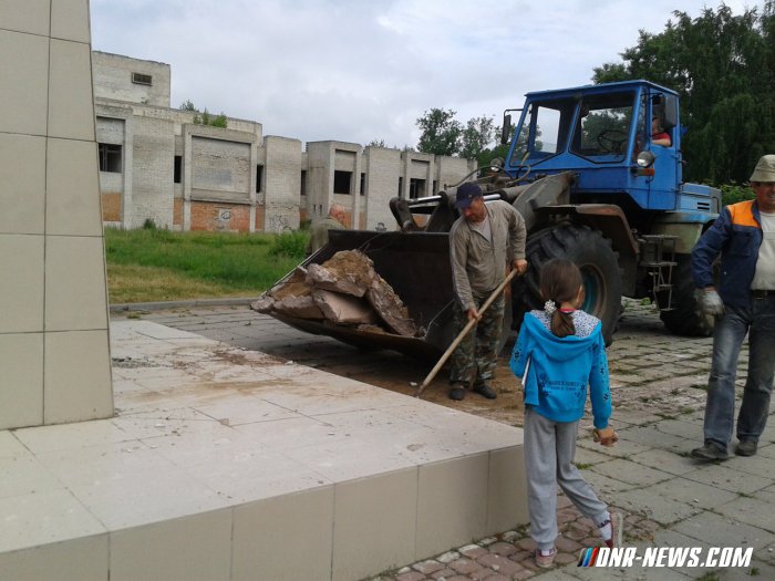 В Харьковской области разбили очередной памятник Ленину В Харьковской области разбили очередной памятник Ленину