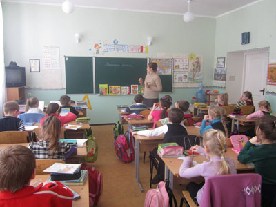 В Донецке наградили учительницу, которая спасла школьников при обстреле