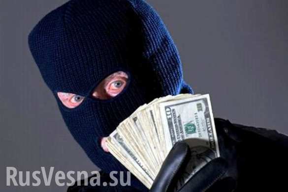 В Киеве неизвестный ограбил банк на 600 тыс. грн, оставив шоколадку
